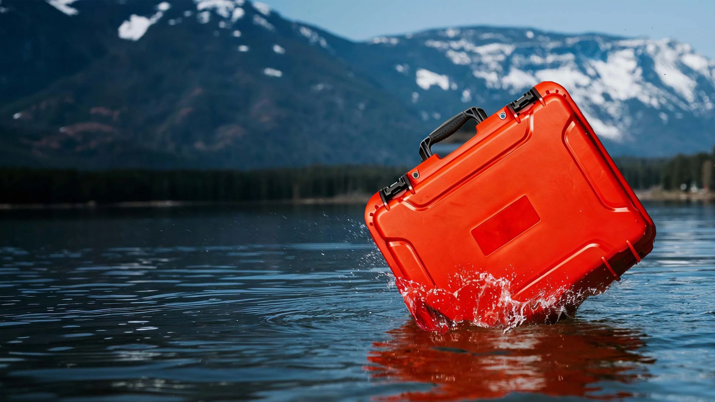 ARMYARMOR IP67 waterproof protective case in water